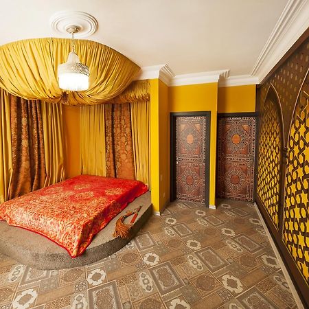 Dating Hotel Cherry Twins (Adults Only) Kyiv Exterior photo