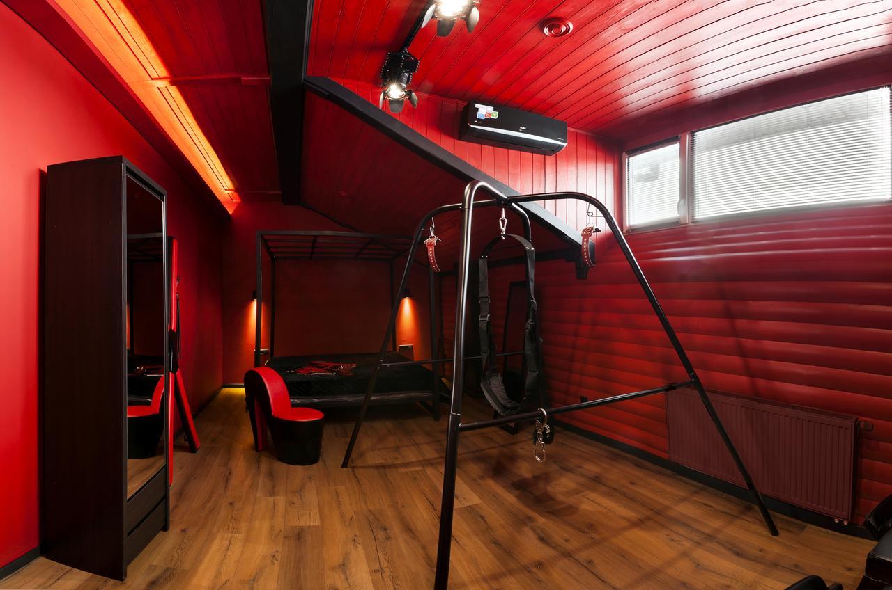 Dating Hotel Cherry Twins (Adults Only) Kyiv Exterior photo