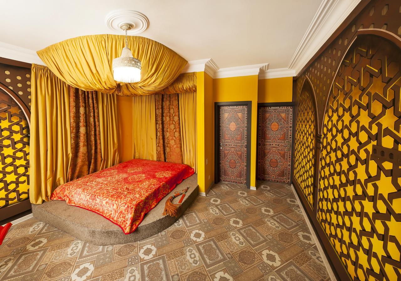 Dating Hotel Cherry Twins (Adults Only) Kyiv Exterior photo