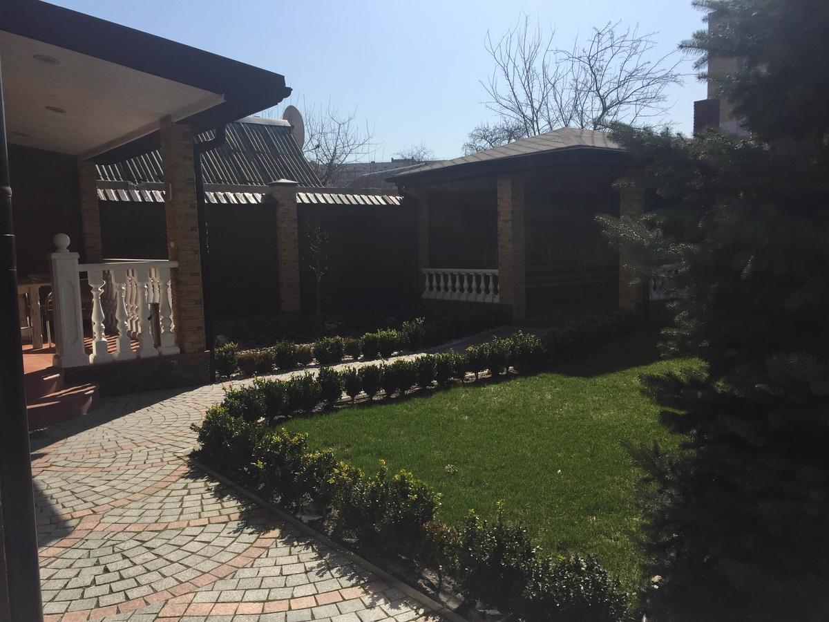 Dating Hotel Cherry Twins (Adults Only) Kyiv Exterior photo
